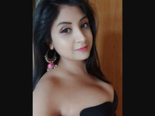 Indian beauty flaunts her curves in a seductive video