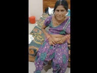 Indian mature bhabi gives oral and gets fucked in part 2