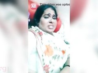 Big boobs Bhabhi's livecam performance leaves viewers breathless
