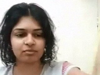 Naked girl takes solo bathroom selfie for man porn