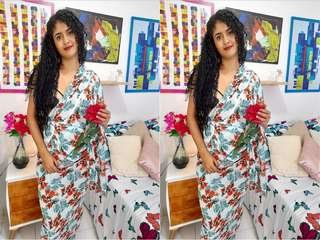 Exclusive Indian girl's live show for camera