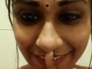 Indian girl masturbates on video call with her fingers
