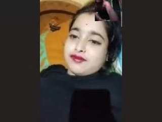 Busty Odia babe flaunts her assets on VC