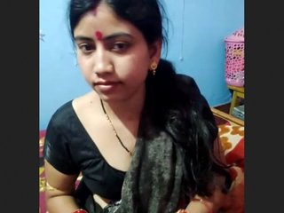 Stunning Bhabhi in a Sensual Video