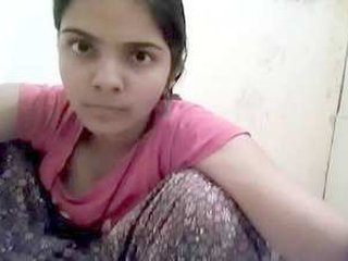 Cute desi girl Reya pees in hot video