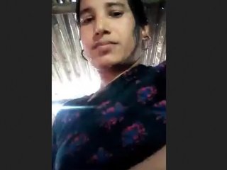 After changing bathroom, married hillbilly bhabi indulges in steamy video