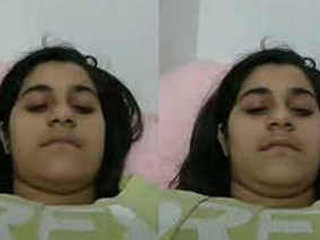 Desi hottie flaunts her big boobs and perky nipples in a tantalizing video