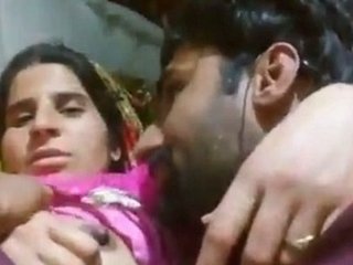Punjabi babe enjoys sucking boobs in MMS video