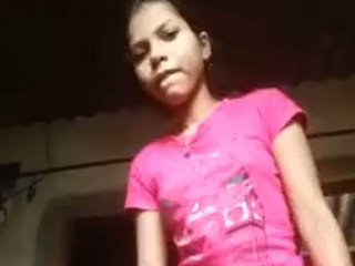 Country girl flaunts her naked body in explicit selfies