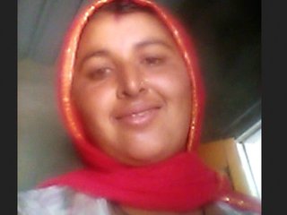 Mature Indian bhabhi in village videos