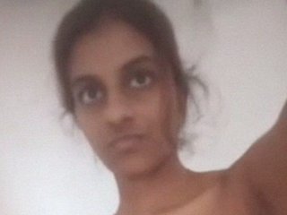 Tamil girl goes nude and pleasures herself in MMS