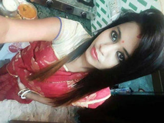 Tamil girl gives a blowjob to her man