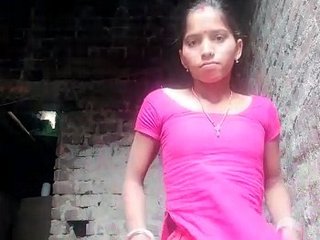 Indian girl in village shows off her body in nude video