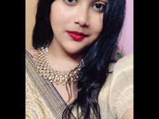 Chubby Bengali beauty gets her pussy fucked and fingered by lover