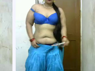 Chubby Indian camgirl flaunts her big booty in the bathroom