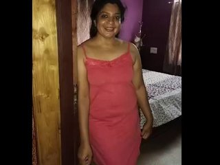 Husband records his wife's pussy on camera in Mallu video