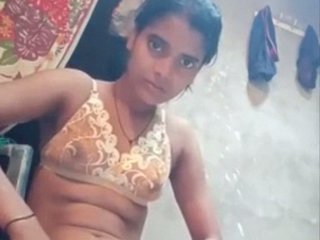 Desi beauty Dehati's nude selfie reveals her natural curves and tight pussy
