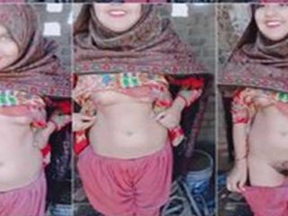 Hairy Pakistani teen flaunts her natural body on camera