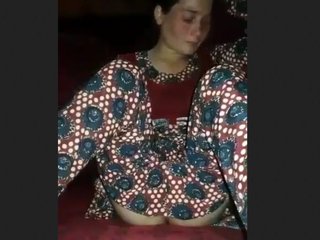 Married bhabi pleasures herself with her fingers