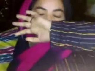 Indian Muslim babe gets fucked by her boyfriend in a steamy video
