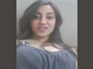 Cute desi girl records her first time with her boyfriend in a recording