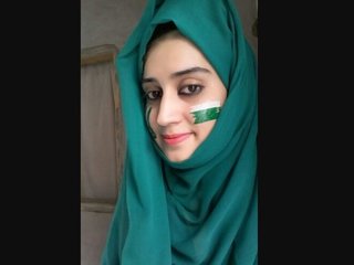 Big-breasted slim girl Naureen in Indian video