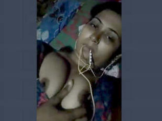 Village bhabi shows off her curves and talents