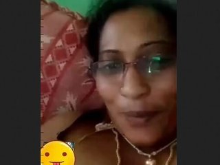 Desi Aunty reveals her big boobs and pussy on VK
