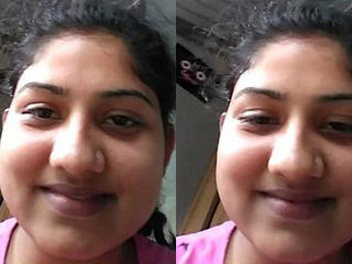 Curvy Indian babe flaunts her big boobs