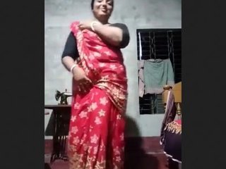 Bengali village bhabi removes saree and fingering herself