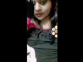 Indian babe displays her boobs and pussy in a seductive manner