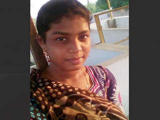 Tamil girl shows off her boobs and body in a revealing video