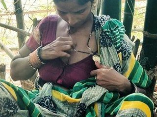 Desi couple has sex in the forest during a night outing