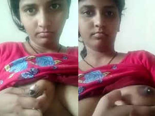 Desi babe fondles her breasts in a sensual video