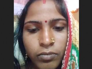Village bhabhi indulges in self-pleasure with her fingers
