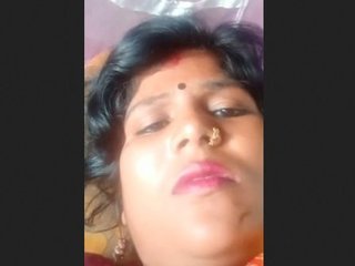 Indian Bhabhi's tantalizing display of breasts and buttocks