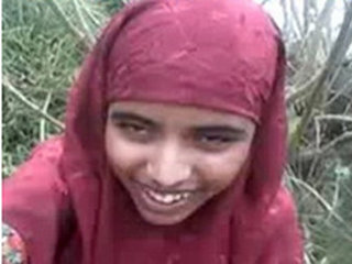 Muslim Indian girl gets fucked in the backyard