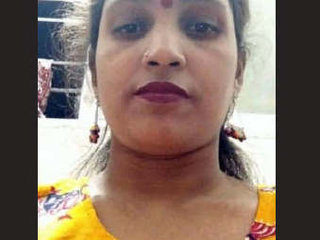 Indian bhabhi flaunts her breasts and vagina in a steamy video