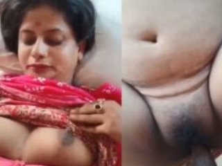 Desi mature's ass gets fucked and moans in pleasure