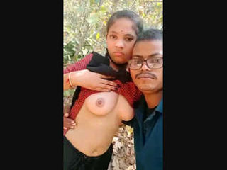 Indian couple enjoys outdoor boob sucking in the sunshine